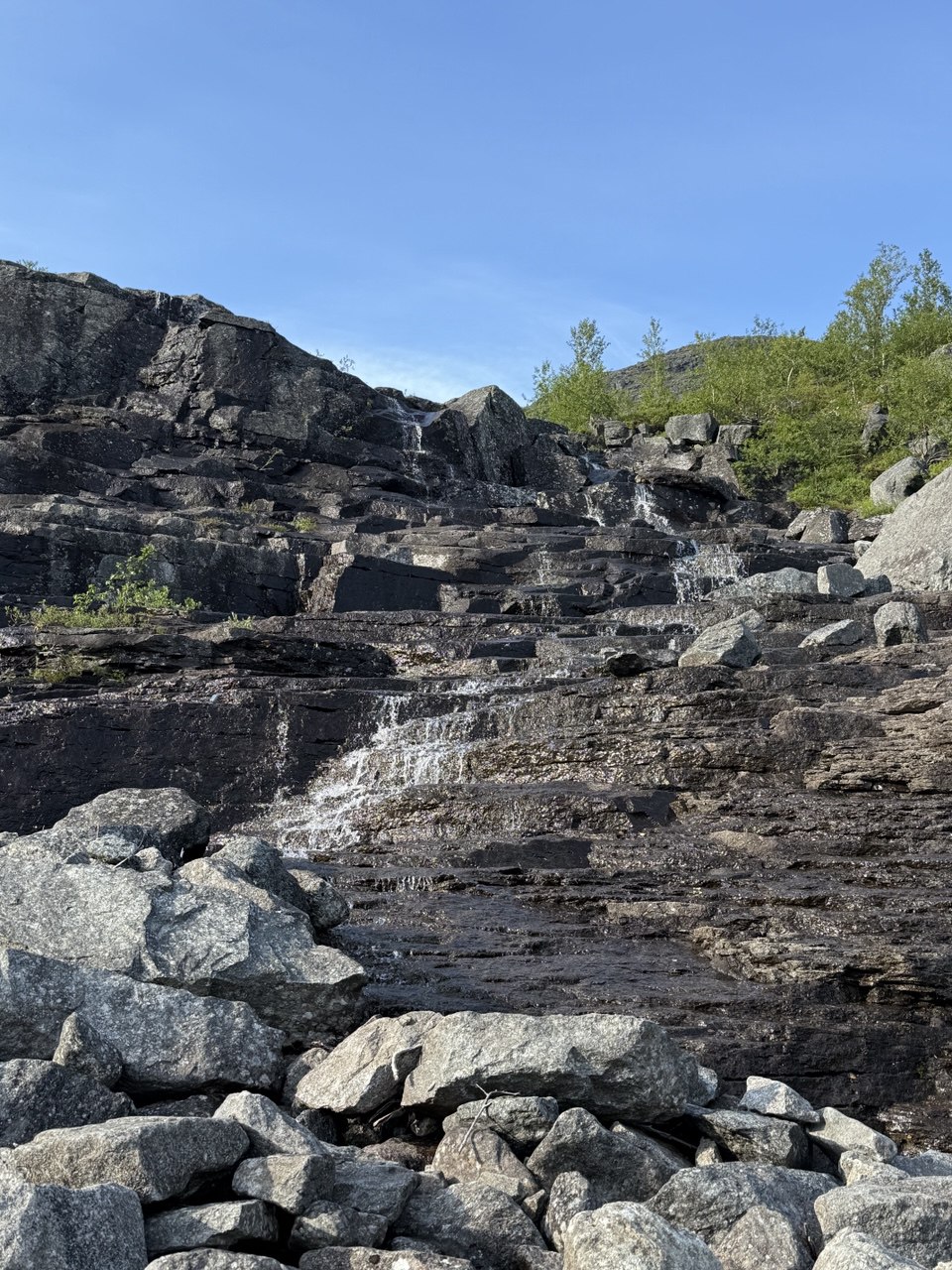 Водопад в долине